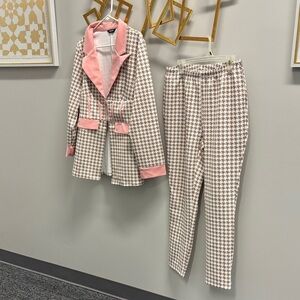 NWOT-Stylish Houndstooth Blazer and Pants Set